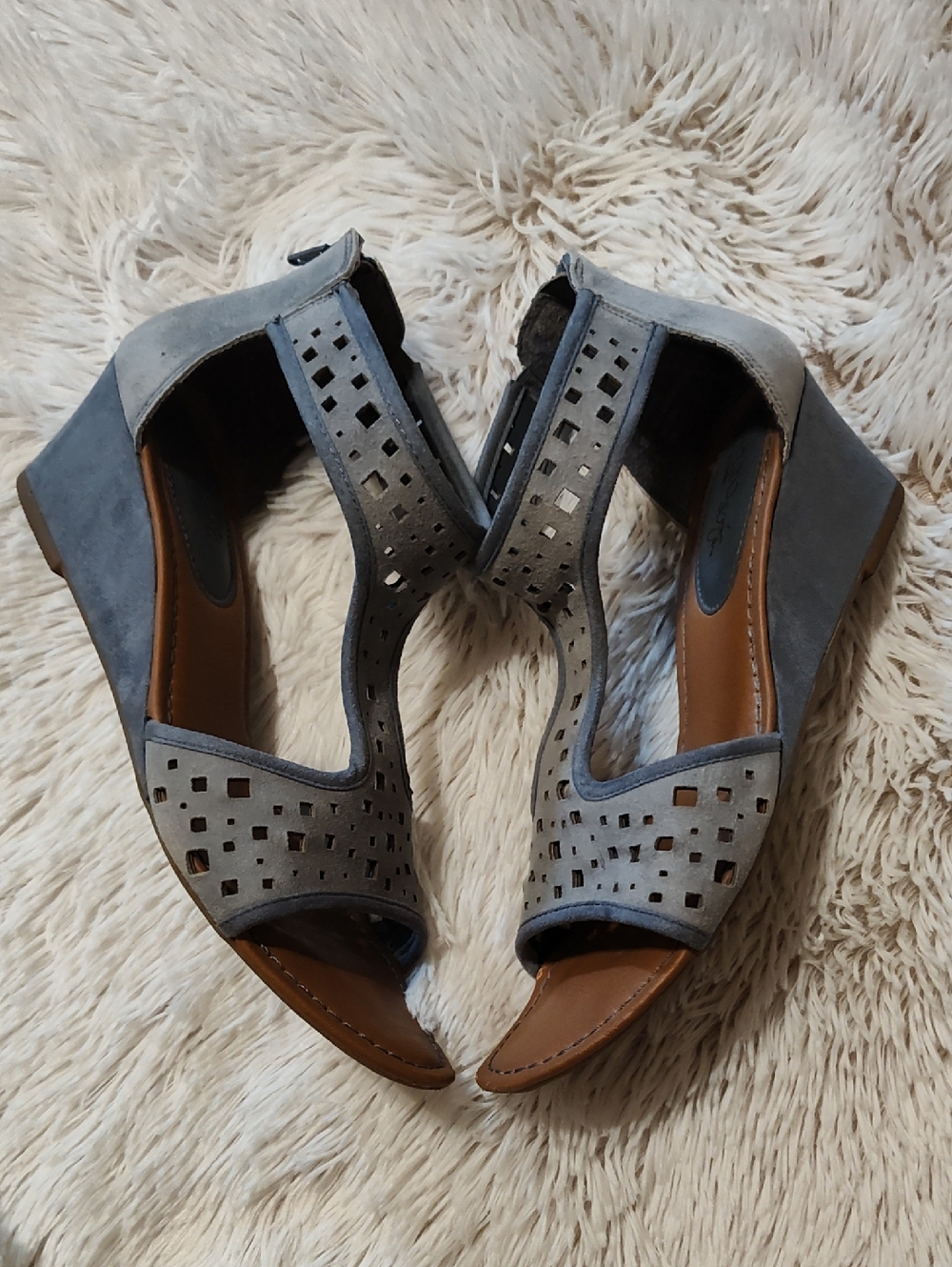 Eürosoft By Söfft Womens Mesa Sandals Laser-Cut Baby Blue Suede T-Strap Wedge 10
